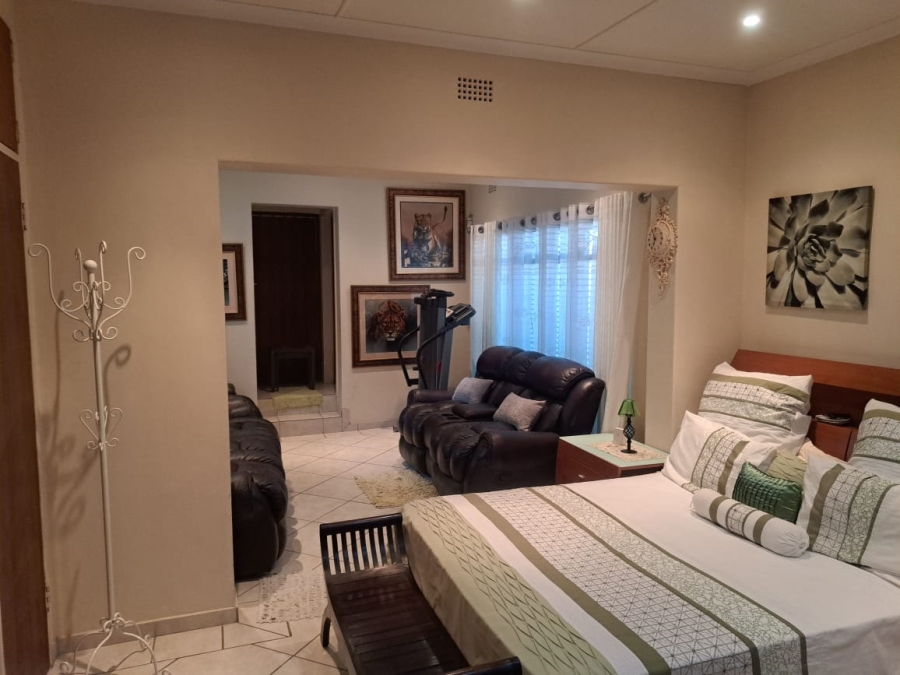 4 Bedroom Property for Sale in Safari Gardens North West